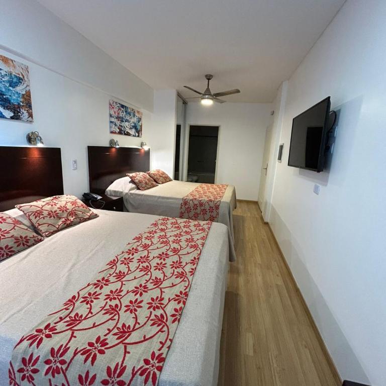 Palermo Bridge - Quadruple Room with Bath - 11
