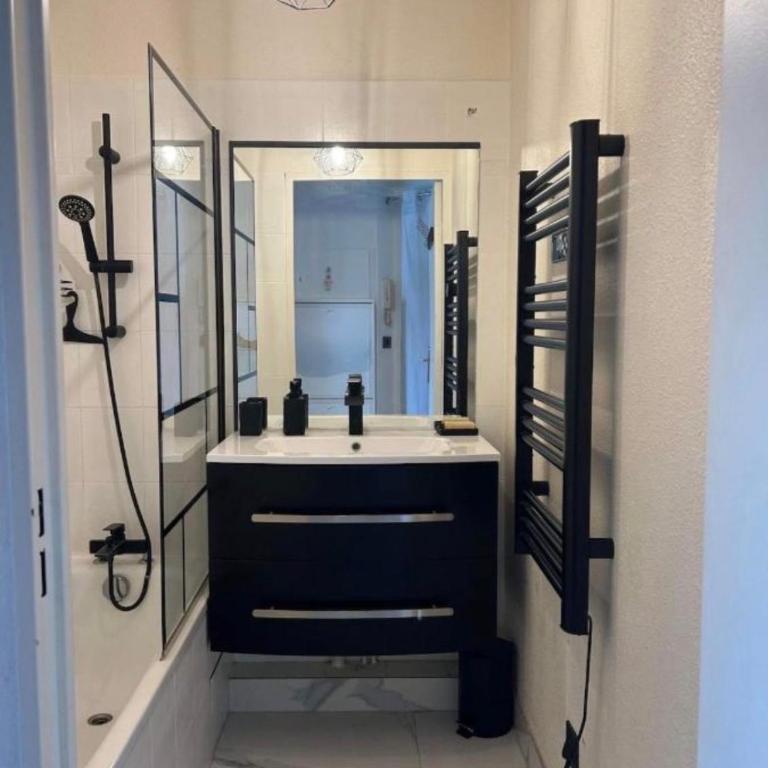 Lake View Apartment with Private Garden& Parking, Residence Pool & Tennis Court - Appartement 1 Chambre - Vue sur Lac - 6