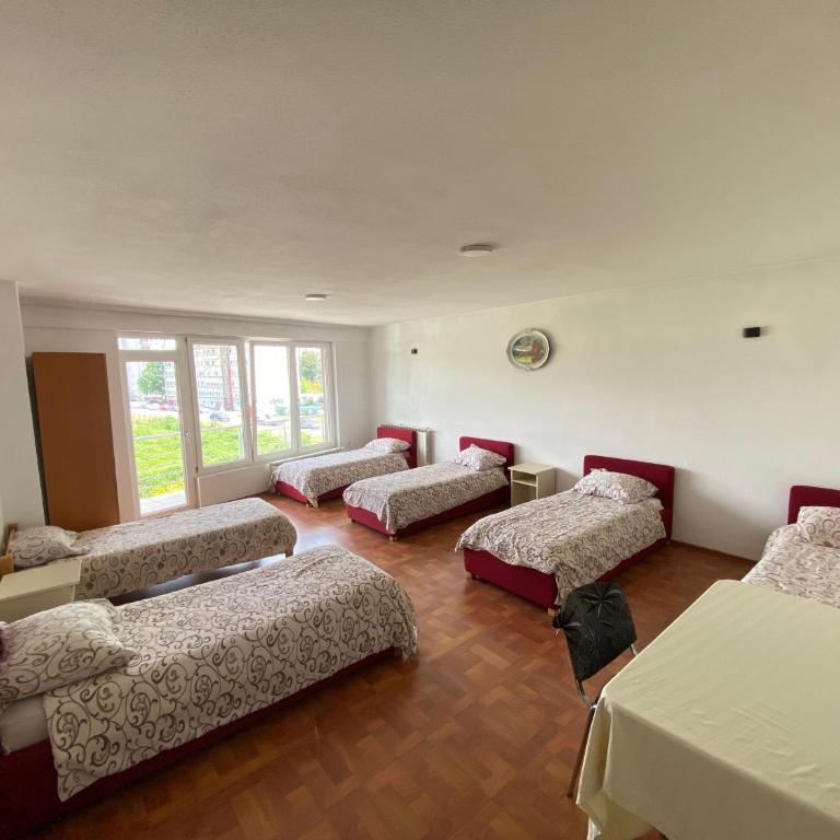 Otoka Hostel - Porodična Soba sa Zajedničkim Kupatilom - 3