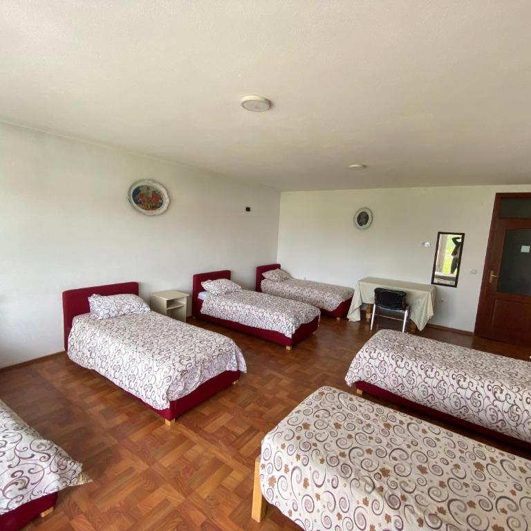 Otoka Hostel - Porodična Soba sa Zajedničkim Kupatilom - 4