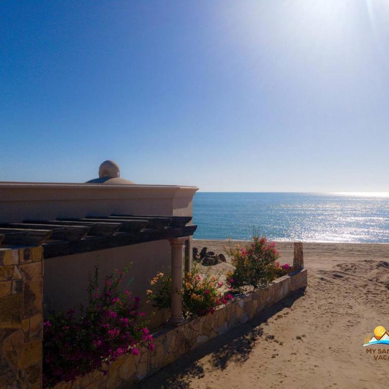 Casa Serenity Beachfront Rental - Villa - 26