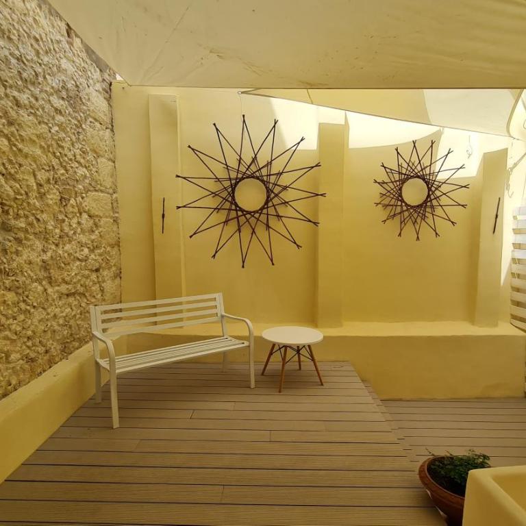Beni Benius - Double Room with Balcony - 1