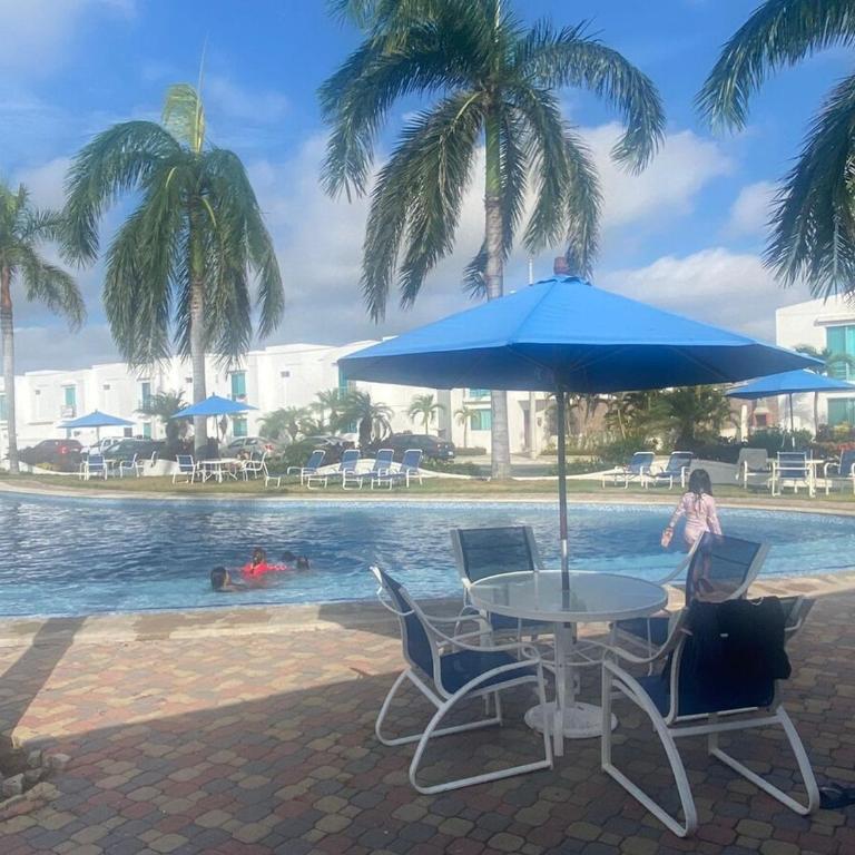 Casa de Playa - Three-Bedroom House - 9