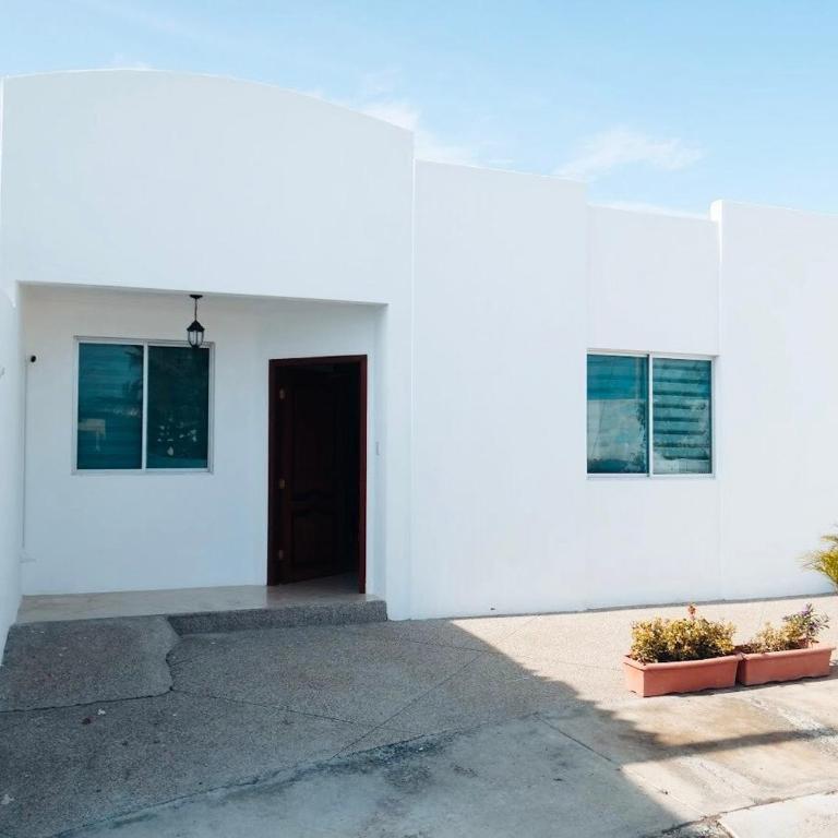 Casa de Playa - Three-Bedroom House - 12