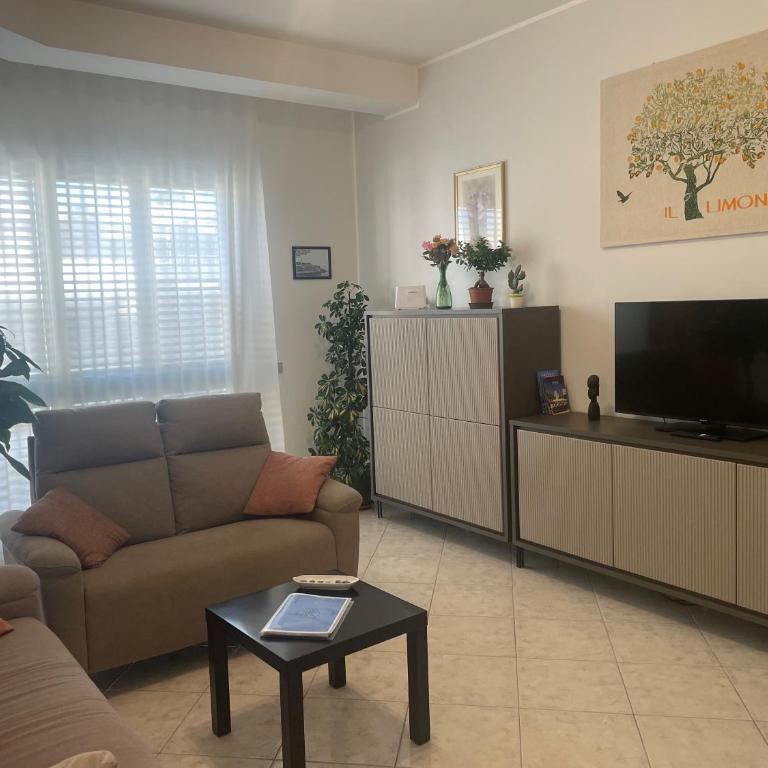 CASA BUONARROTI, comoda, pochi passi da spiaggia e centro - Apartamento de 2 dormitorios - 1