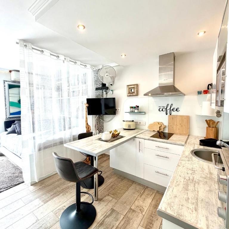 Best Location Plaza del Charco, Pool and Views and strong Wi-Fi - Apartamento de 1 dormitorio - 4