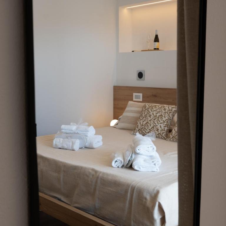 Nerea Suites - Camera Matrimoniale Deluxe con Balcone - 7