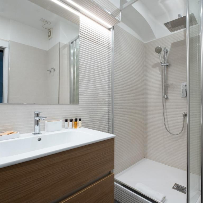 Nerea Suites - Camera Matrimoniale Deluxe con Balcone - 19
