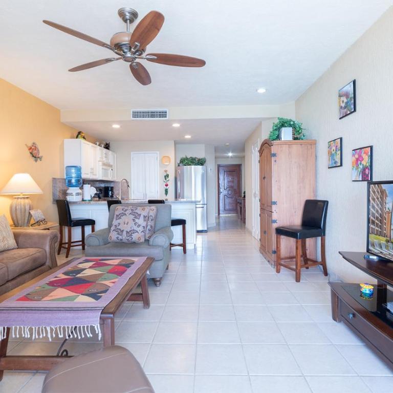 Beautiful Beachfront Retreat with Panoramic Ocean Views - Casa - 5