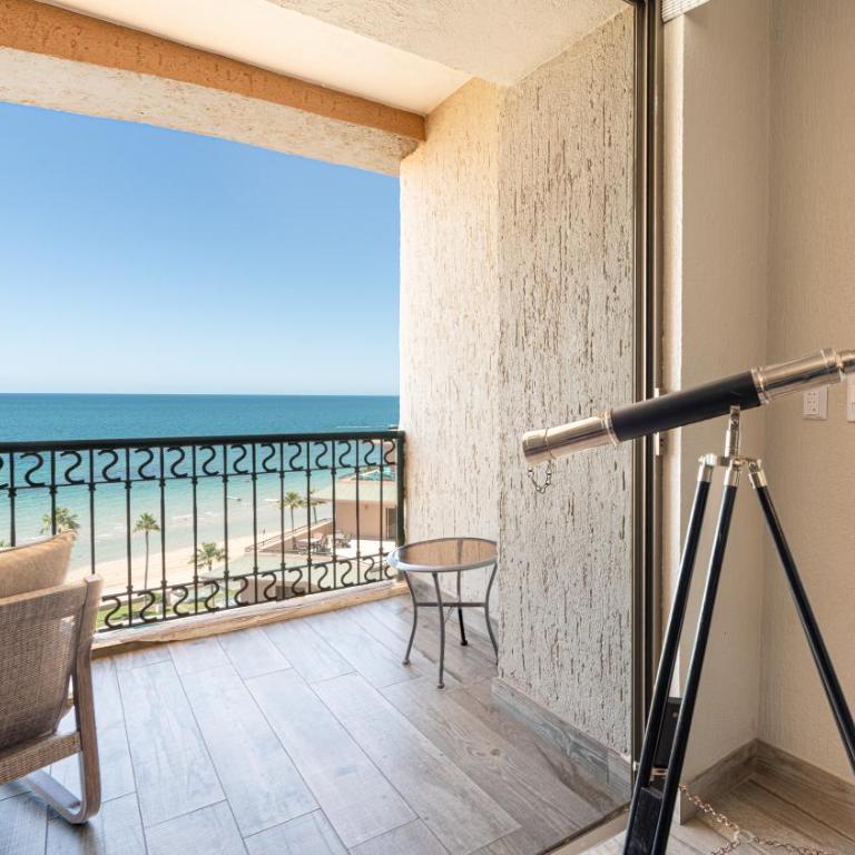 Stunning Oceanfront Escape with Sweeping Sea Views - Maison de Vacances - 9