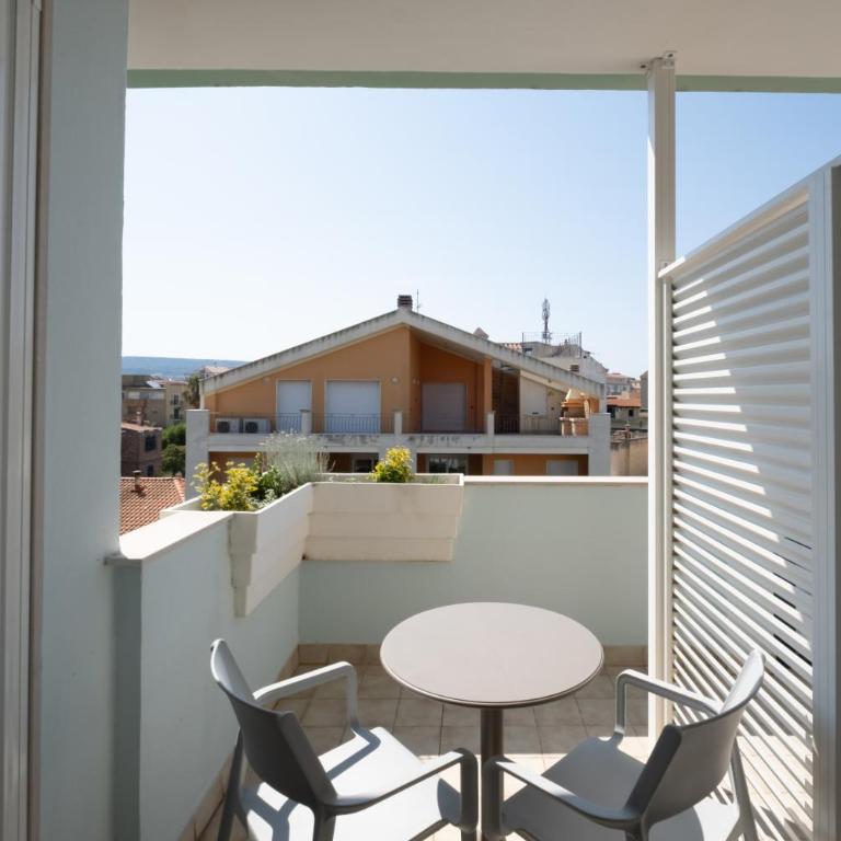 Nerea Suites - Camera Matrimoniale Deluxe con Balcone - 73