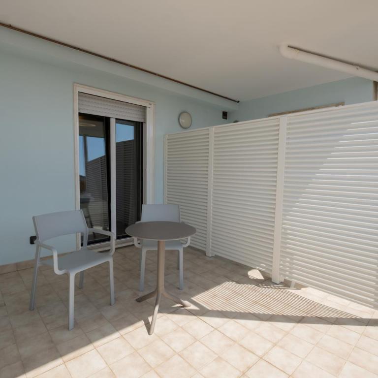 Nerea Suites - Camera Matrimoniale Deluxe con Balcone - 31