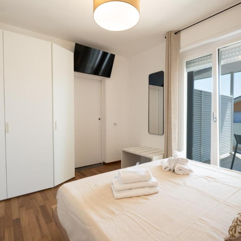 Nerea Suites - Camera Matrimoniale Deluxe con Balcone - 11