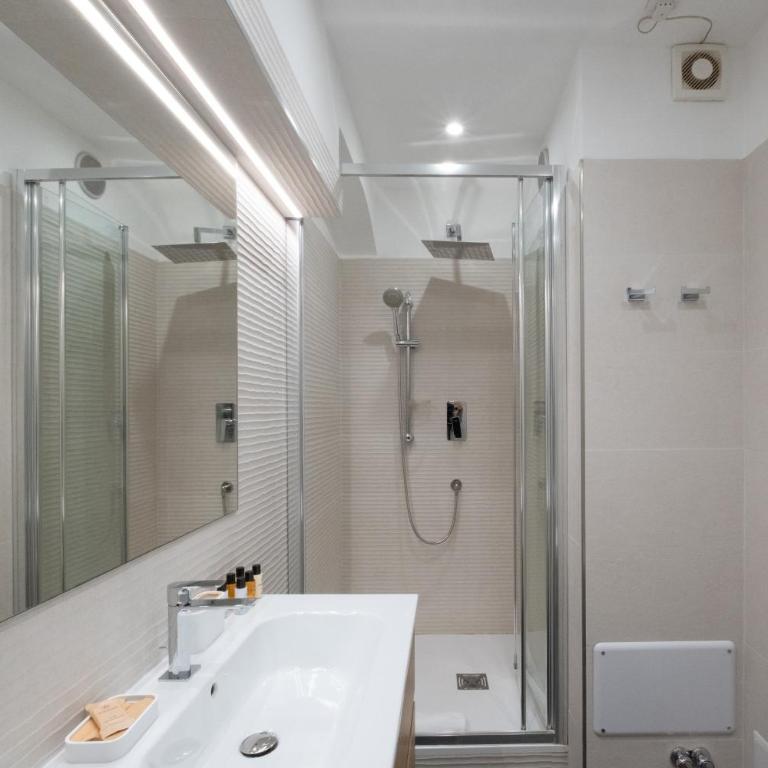Nerea Suites - Camera Matrimoniale Deluxe con Balcone - 26