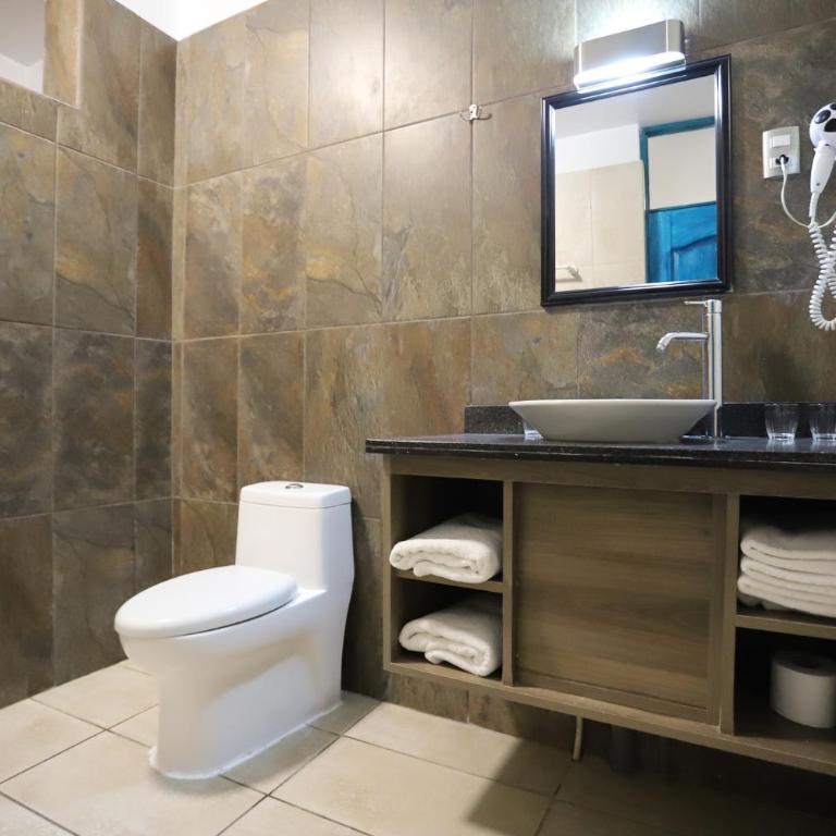 Hotel Villa Jazmin - Superior Triple Room - 2