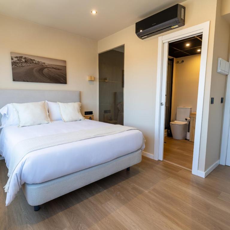 Arena Málaga Suites - Standard Double Room - 6