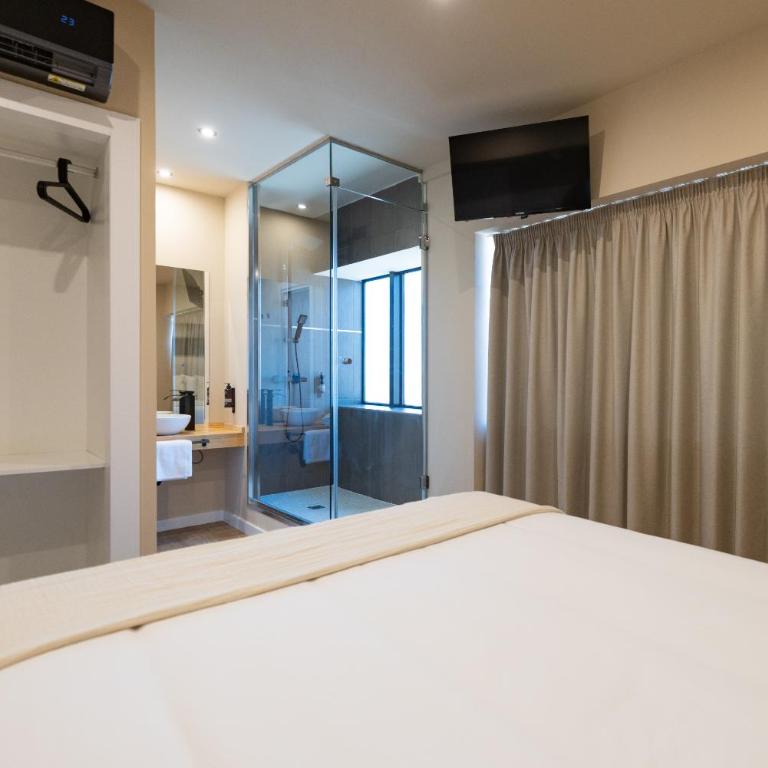 Arena Málaga Suites - Standard Double Room - 13