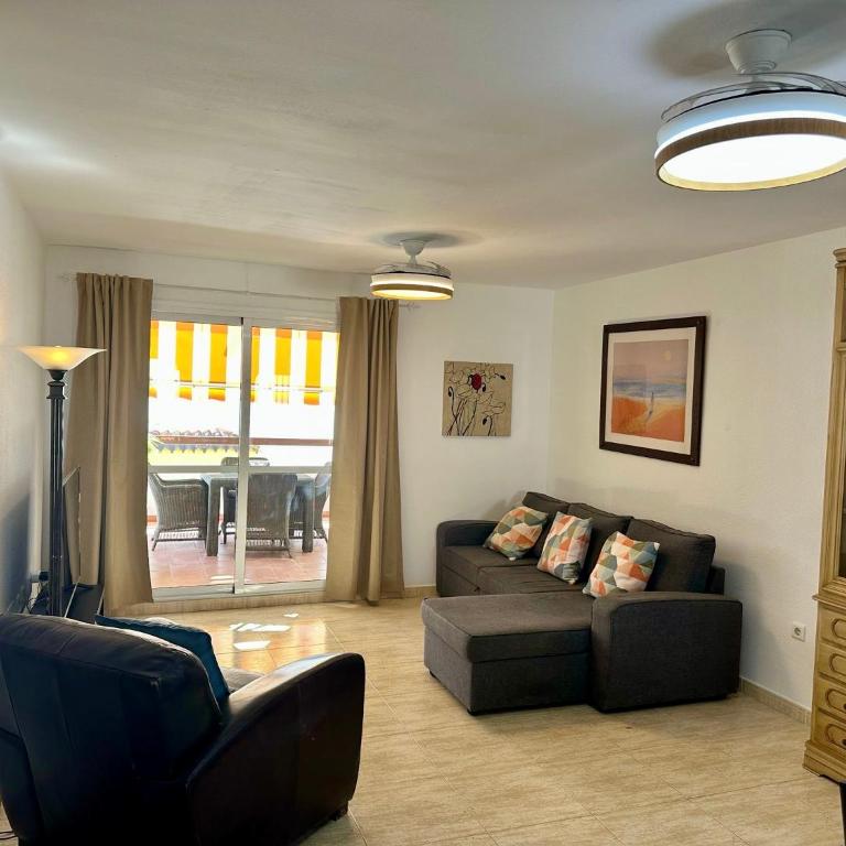 Palm Tree Avenue Penthouse Apartment - Two-Bedroom Apartment - 1