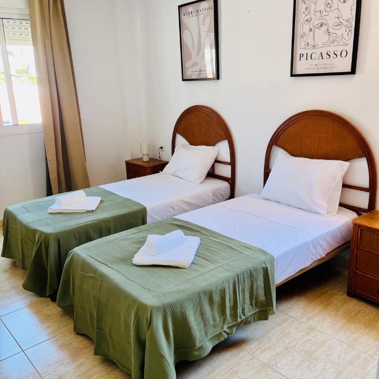 Palm Tree Avenue Penthouse Apartment - Two-Bedroom Apartment - 2