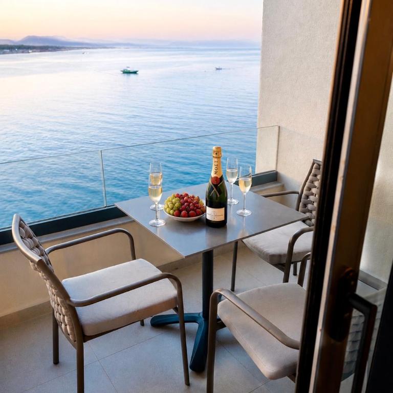 Sea Star Apartments - One-Bedroom Apartment with Balcony and Sea View - 1