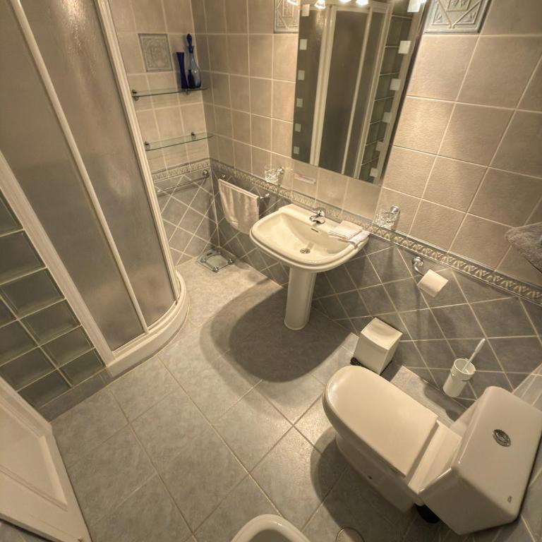 Garden Escape - Two-Bedroom Apartment - 7
