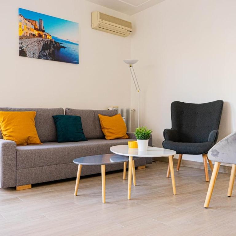 3 rooms with balcony and parking 3 min from the sea - Appartement 2 Chambres - 1
