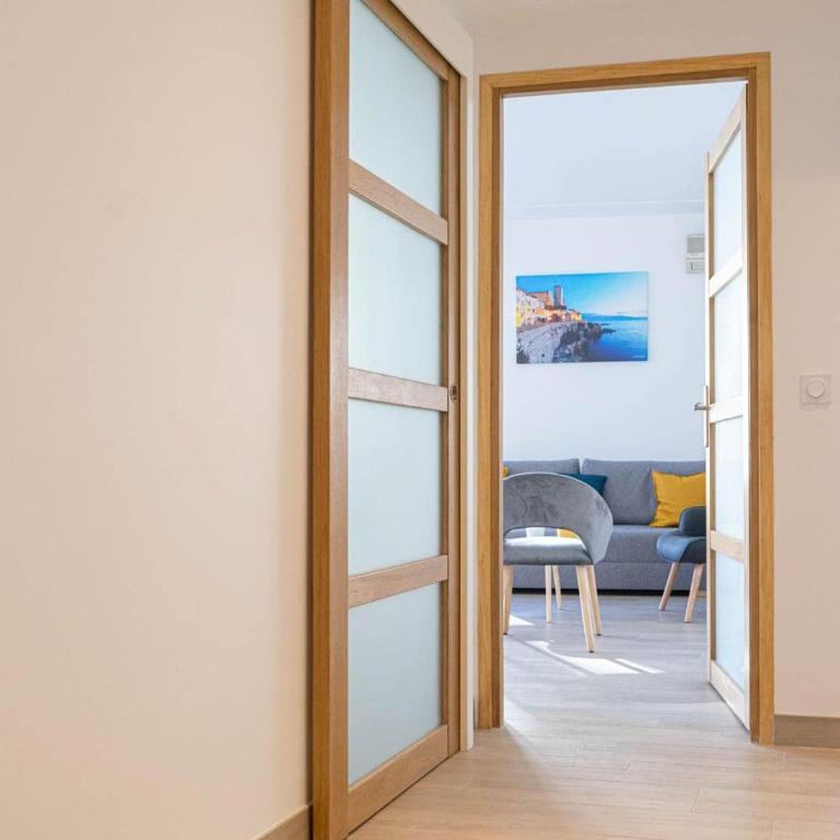 3 rooms with balcony and parking 3 min from the sea - Appartement 2 Chambres - 12