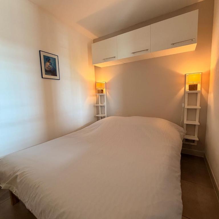 L Ecrin Lumineux, piscine, Clim et parking à 100 m de la mer - LaConciergerieByNina - Appartement 1 Chambre - 7