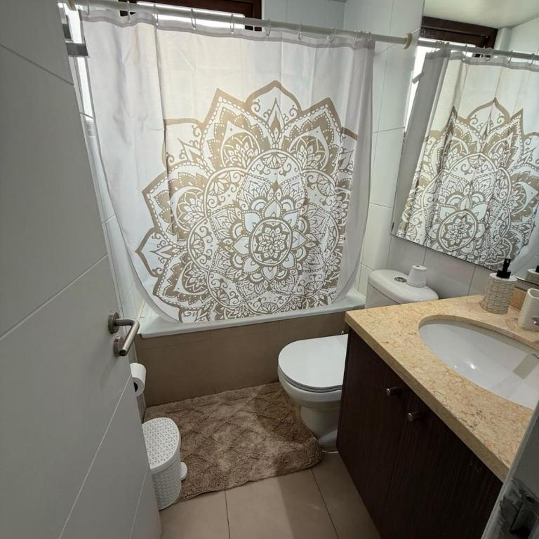 Habitación con baño privado, con una vista espectacular a la playa Cavancha - Double Room with Private Bathroom - 13
