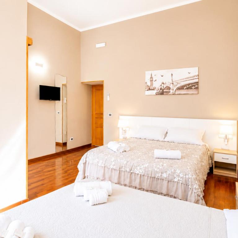Bamba Luxury Suites Napoli Central Station - Camera Tripla - 1