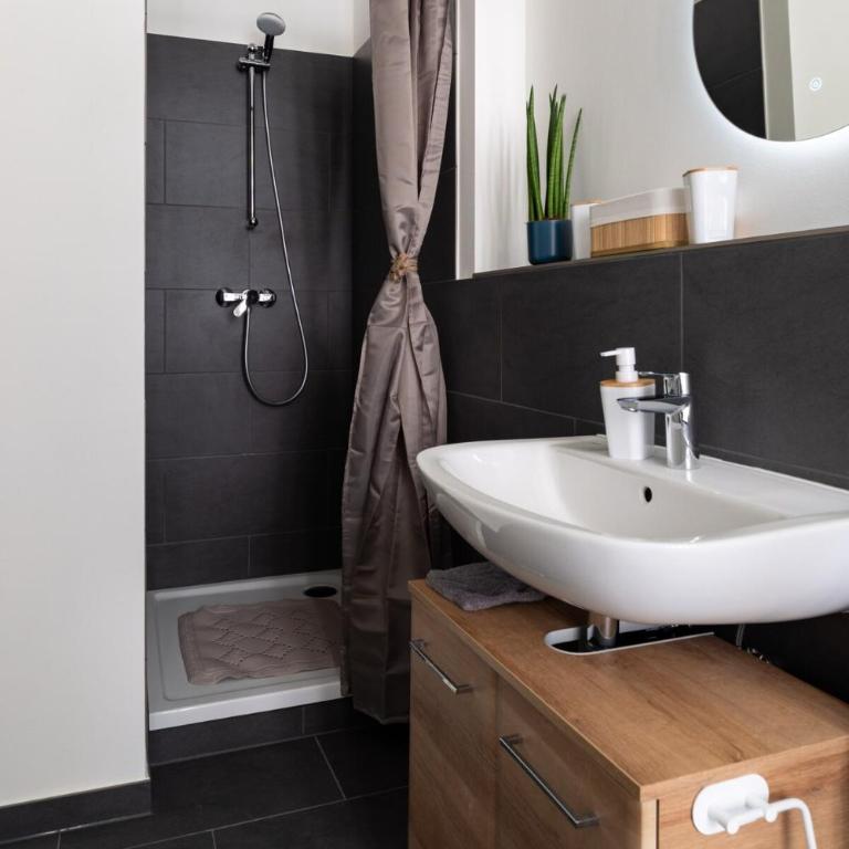 Studio nahe Messe & Zentrum, Parkplatz inklusive - Apartment mit 2 Schlafzimmern - 17