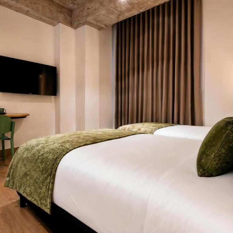 Hunters Hotel Medellin - Deluxe Twin Room - 4