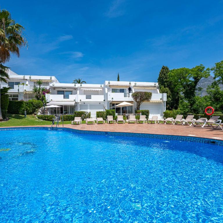 GOLF TOWN HOUSE IN ALOHA WITH POOL&GARDEN, Marbella - Vacation Home - 1