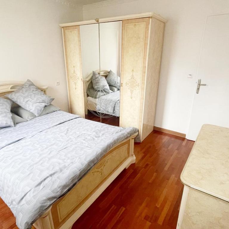 Cozy Home 19 - Three-Bedroom Apartment - 2