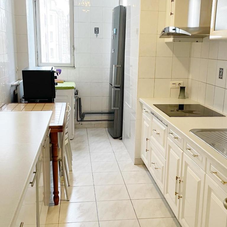 Cozy Home 19 - Three-Bedroom Apartment - 5