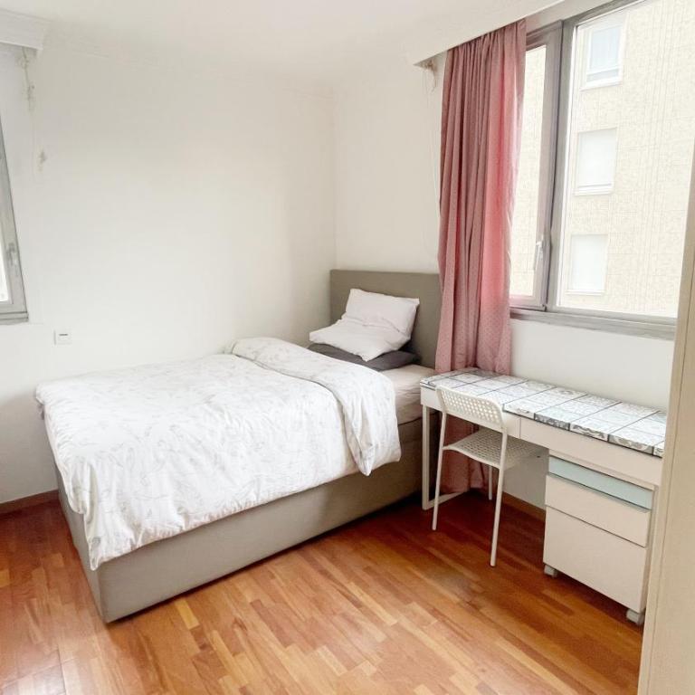 Cozy Home 19 - Three-Bedroom Apartment - 8