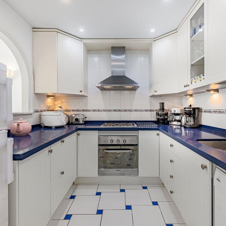 GOLF TOWN HOUSE IN ALOHA WITH POOL&GARDEN, Marbella - Vacation Home - 15