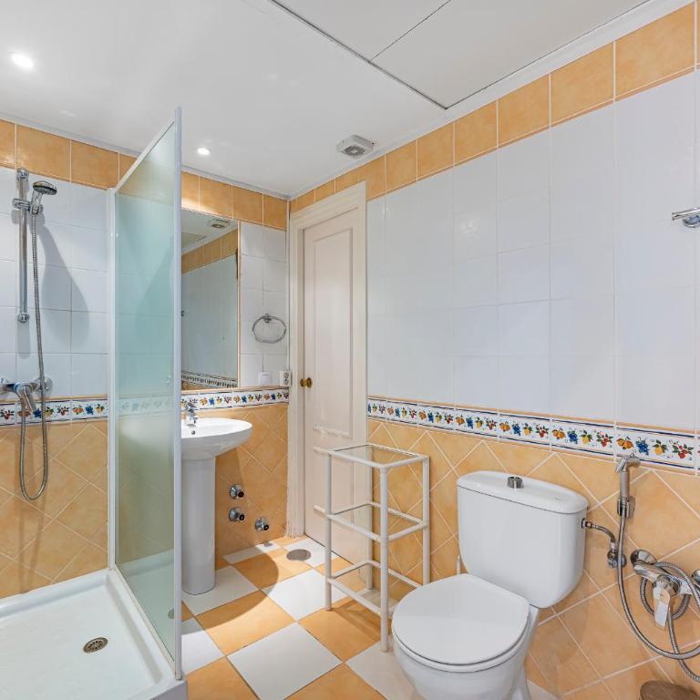 GOLF TOWN HOUSE IN ALOHA WITH POOL&GARDEN, Marbella - Vacation Home - 10