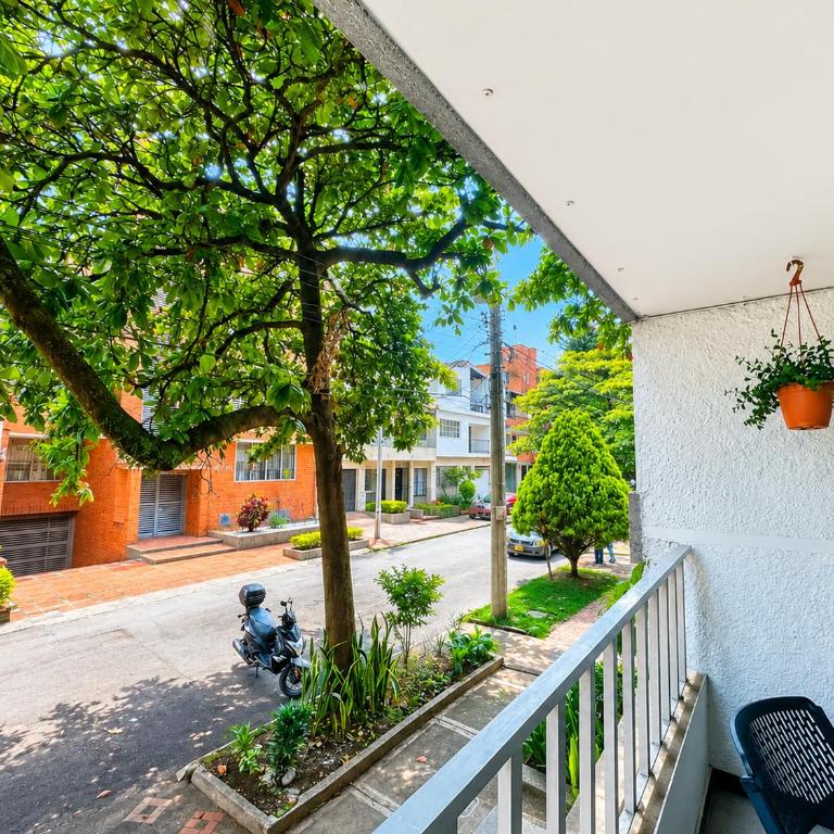 Loft cerca a Laureles, WIFI, cerca metro, con Balcón, GUARDA MALETAS GRATIS!! - One-Bedroom Apartment - 5