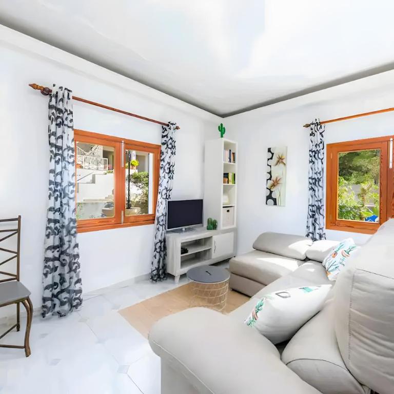 Cactus House - Three-Bedroom House - 10