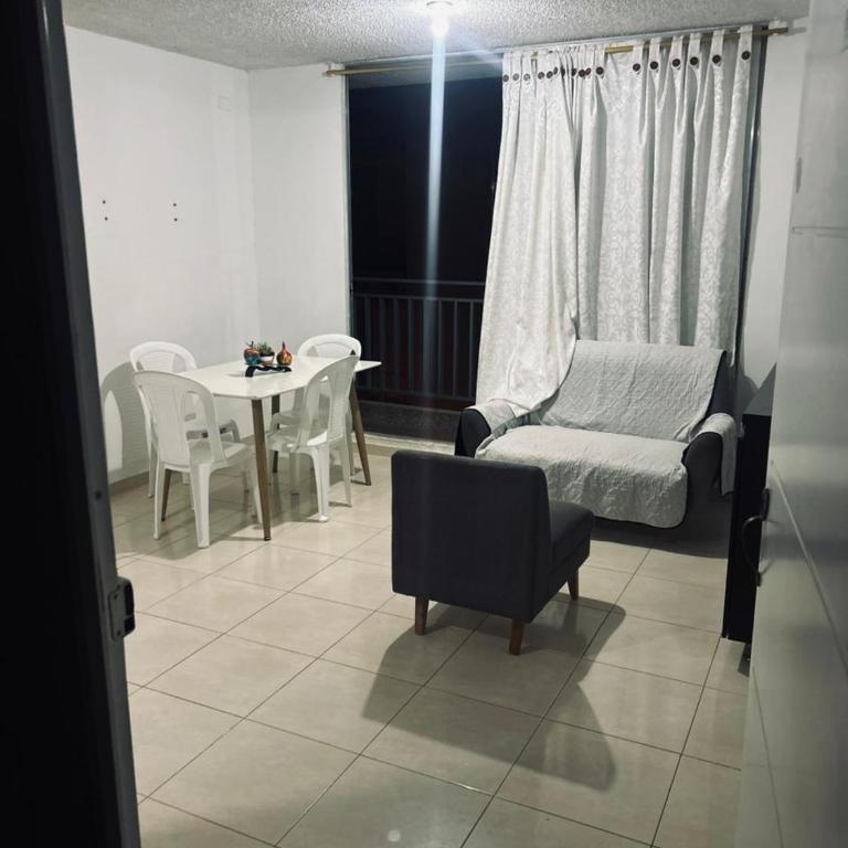 Apartamento Vallenato Fresco con Ventiladores - Three-Bedroom Apartment - 4