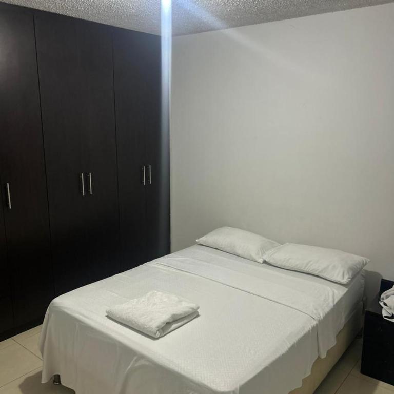 Apartamento Vallenato Fresco con Ventiladores - Three-Bedroom Apartment - 6