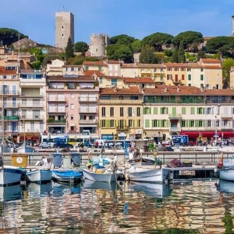 3BR Sea View Apartment Private Terrace Steps to Old Town & Palais - Appartement - 8