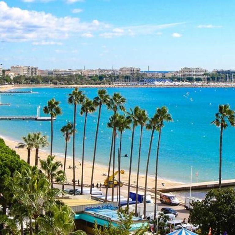 3BR Sea View Apartment Private Terrace Steps to Old Town & Palais - Appartement - 2
