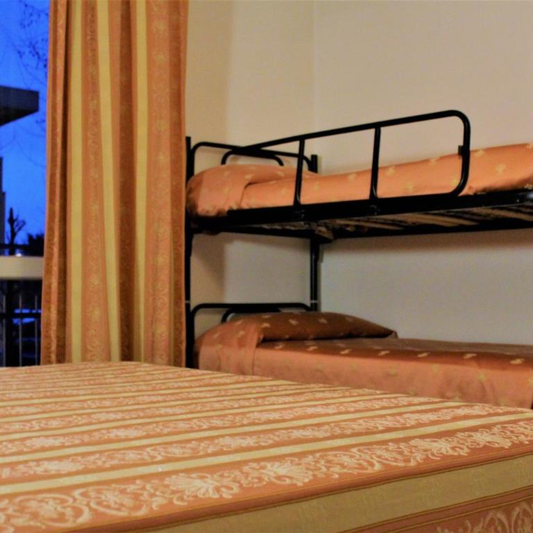 Hotel Midi - Camera Quadrupla con Balcone - 2
