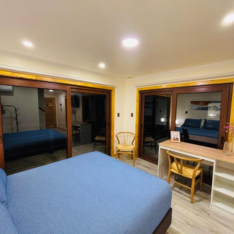 Hotel Neyün La Junta - Family Room with Terrace - 11