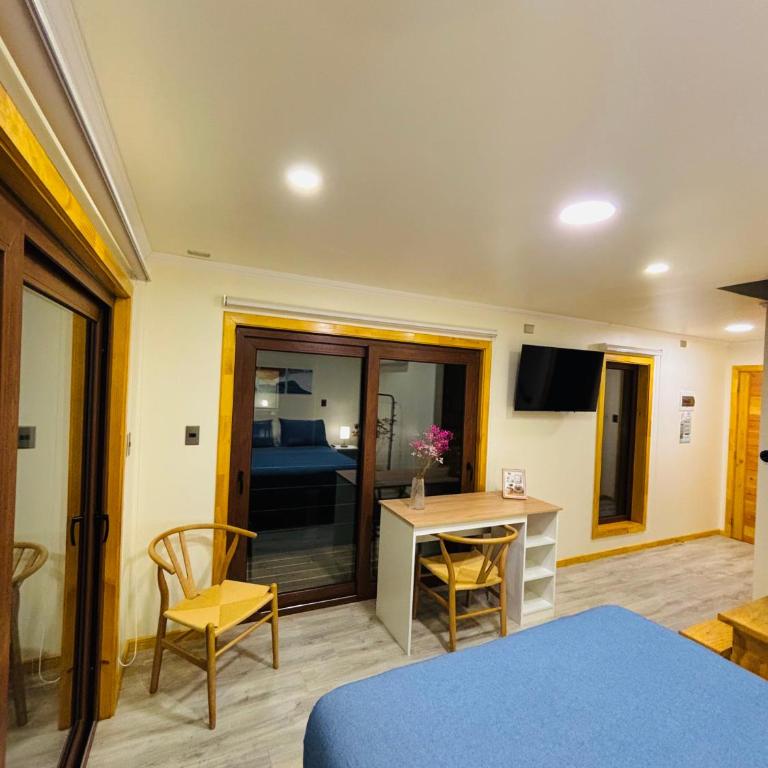 Hotel Neyün La Junta - Family Room with Terrace - 10