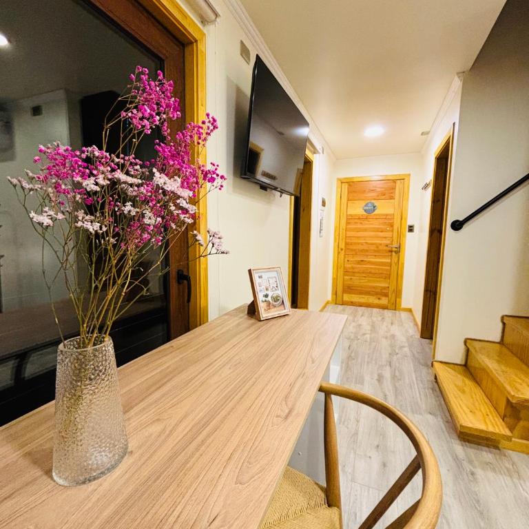 Hotel Neyün La Junta - Family Room with Terrace - 8