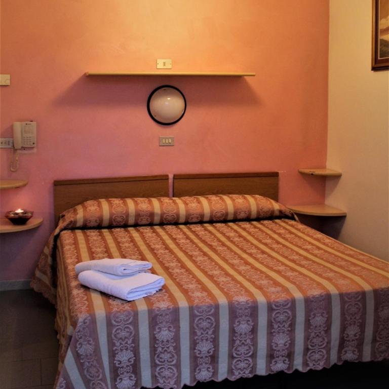 Hotel Midi - Camera Matrimoniale con Balcone - 5