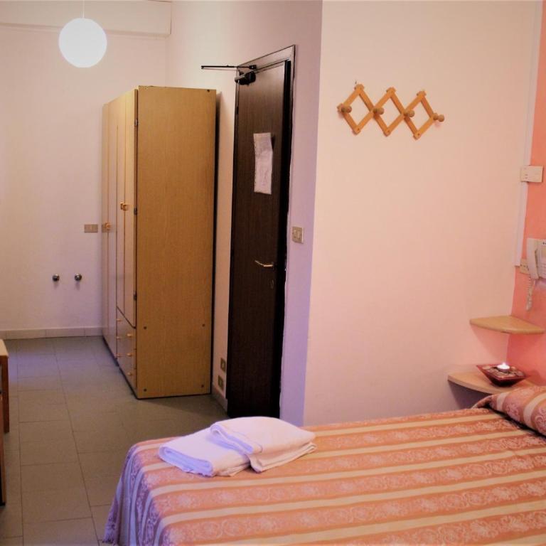 Hotel Midi - Camera Matrimoniale con Balcone - 4